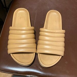 Beeks sandals